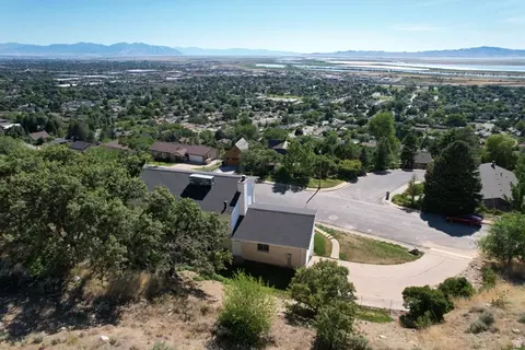 View/Area - 1398 N Oakridge Dr, Centerville, UT 84014 photo 3 of 9