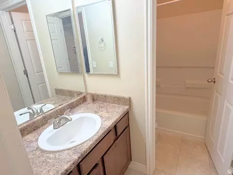 Bath - 8229 S Resaca Dr #D9, Sandy, UT 84070 photo 2 of 3