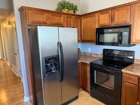 Kitchen - 8229 S Resaca Dr #D9, Sandy, UT 84070 photo 2 of 3