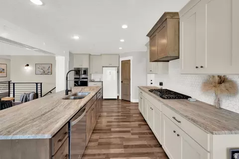 Kitchen - 2885 E 330 N, Spanish Fork, UT 84660 photo 6 of 9