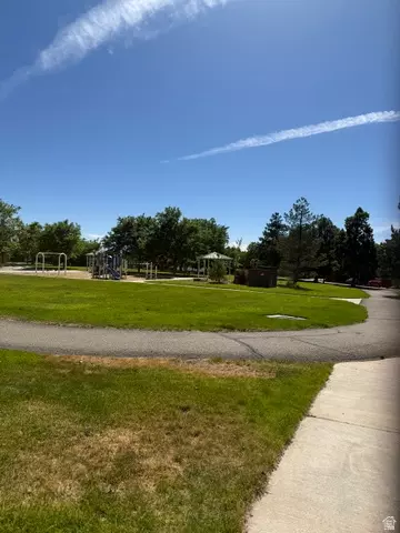 Exterior - 9892 S Roseboro Rd E, Sandy, UT 84092 photo 6 of 9