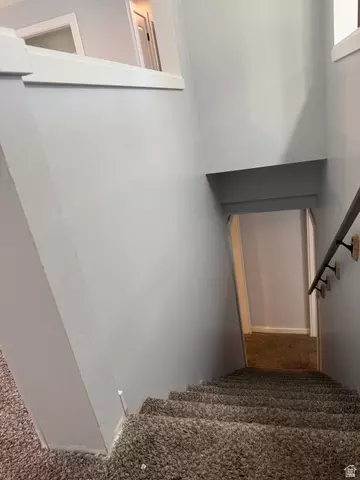 Entry Way - 9892 S Roseboro Rd E, Sandy, UT 84092 photo 6 of 10