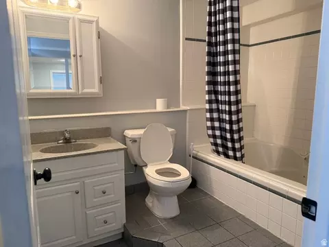 Bath - 9892 S Roseboro Rd E, Sandy, UT 84092 photo 2 of 2