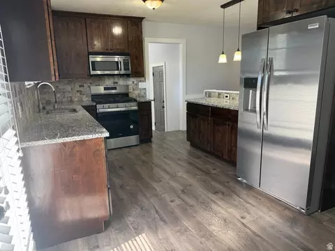 Kitchen - 9892 S Roseboro Rd E, Sandy, UT 84092 photo 1 of 5