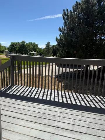 Exterior - 9892 S Roseboro Rd E, Sandy, UT 84092 photo 4 of 9