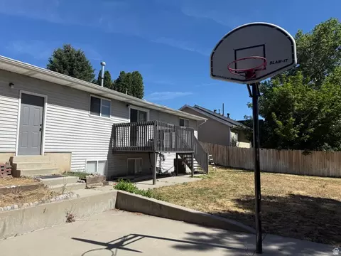 Exterior - 9892 S Roseboro Rd E, Sandy, UT 84092 photo 9 of 9
