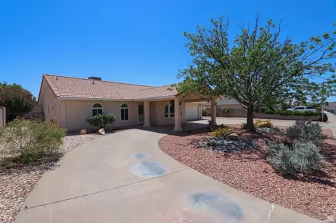 1740 Tamarisk Dr, Santa Clara, UT 84765