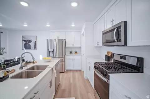 Kitchen - 1635 E Indigo Loop, Layton, UT 84040 photo 1 of 2