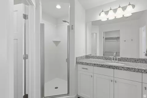 Bath - 7077 N Spring Hill Ln, Eagle Mountain, UT 84005 photo 3 of 4