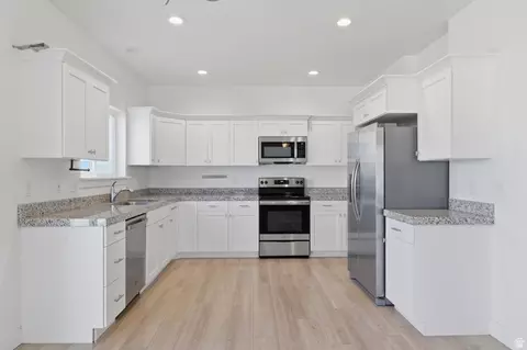 Kitchen - 7077 N Spring Hill Ln, Eagle Mountain, UT 84005 photo 1 of 1