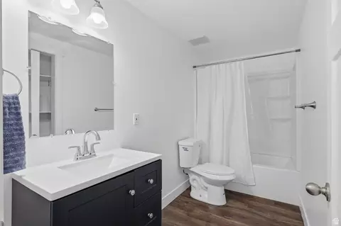 Bath - 7077 N Spring Hill Ln, Eagle Mountain, UT 84005 photo 2 of 4