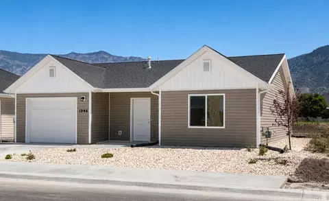 1046 N Summit View Dr W, Harrisville, UT 84404