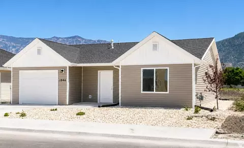 1046 N Summit View Dr W, Harrisville, UT 84404