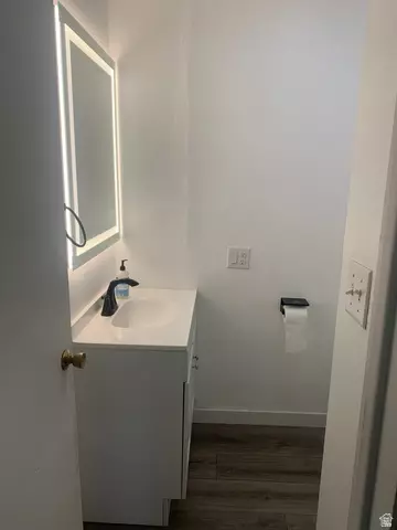 Bath - 804 W 4050 S, Bountiful, UT 84010 photo 6 of 6