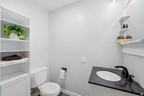 Bath - 804 W 4050 S, Bountiful, UT 84010 photo 3 of 6