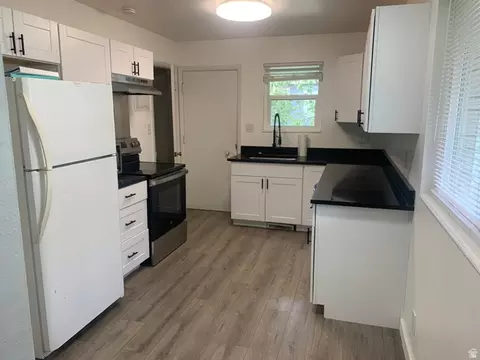 Kitchen - 804 W 4050 S, Bountiful, UT 84010 photo 2 of 2
