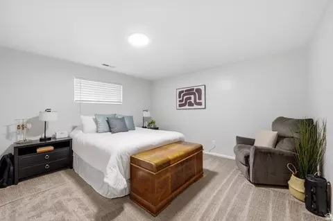 Bedroom - 804 W 4050 S, Bountiful, UT 84010 photo 1 of 7