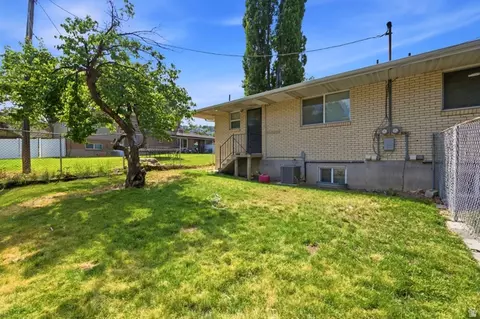 Exterior - 804 W 4050 S, Bountiful, UT 84010 photo 3 of 7