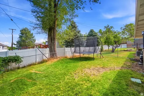 Exterior - 804 W 4050 S, Bountiful, UT 84010 photo 4 of 7