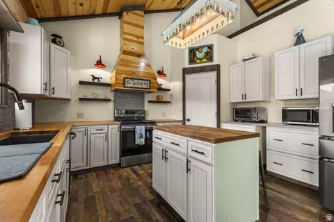 2025 S 2500 E, New Harmony, UT 84757 photo 7