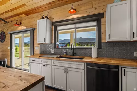 2025 S 2500 E, New Harmony, UT 84757 photo 9