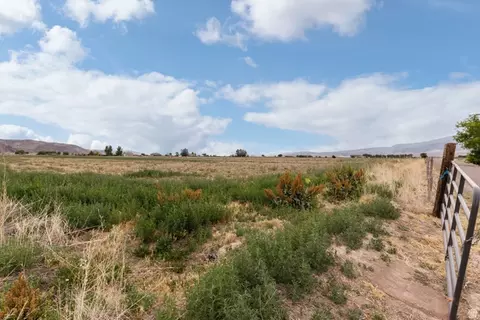 400 E 400 N, Elsinore, UT 84724 photo 2