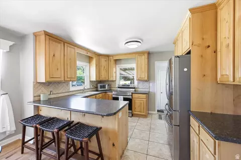 Kitchen - 5 W 1000 S, Bountiful, UT 84010 photo 2 of 3