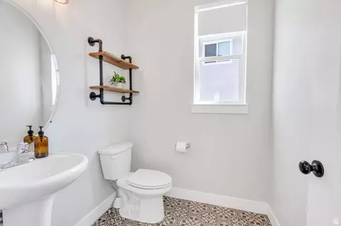 Bath - 252 N Sunrise Ranch Dr, Mapleton, UT 84664 photo 1 of 6