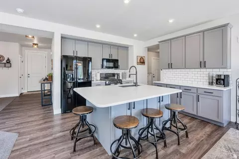 Kitchen - 252 N Sunrise Ranch Dr, Mapleton, UT 84664 photo 2 of 5