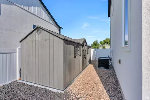 Exterior - 252 N Sunrise Ranch Dr, Mapleton, UT 84664 photo 9 of 11