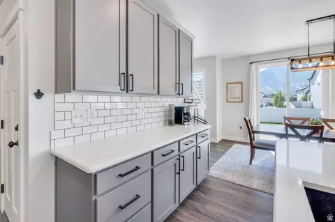 Kitchen - 252 N Sunrise Ranch Dr, Mapleton, UT 84664 photo 4 of 5