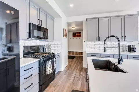 Kitchen - 252 N Sunrise Ranch Dr, Mapleton, UT 84664 photo 3 of 5