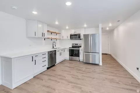 Kitchen - 252 N Sunrise Ranch Dr, Mapleton, UT 84664 photo 5 of 5