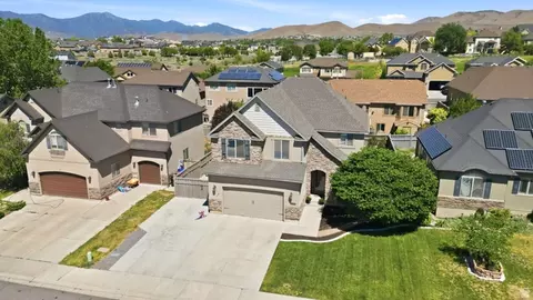 3817 E Pinehurst Dr, Eagle Mountain, UT 84005 photo 2