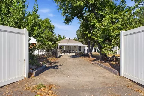 Exterior - 6131 S Cedar St, Murray, UT 84107 photo 1 of 9