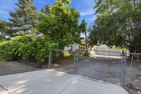 Exterior - 6131 S Cedar St, Murray, UT 84107 photo 5 of 9