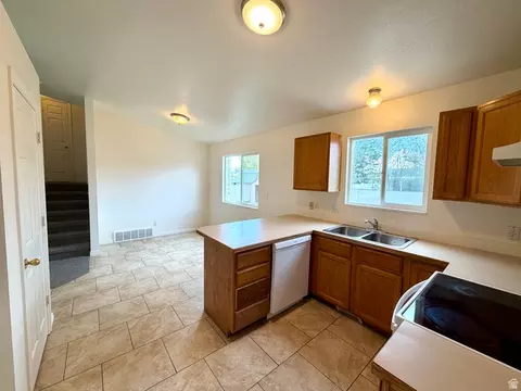Kitchen - 2731 E 1600 S, Spanish Fork, UT 84660 photo 1 of 2