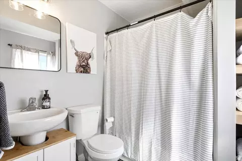 Bath - 992 S 200 E, Layton, UT 84041 photo 1 of 3