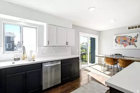 Kitchen - 992 S 200 E, Layton, UT 84041 photo 3 of 4
