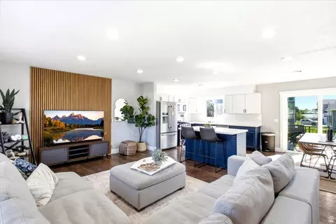 Living - 992 S 200 E, Layton, UT 84041 photo 2 of 3