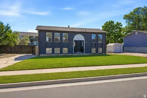 Exterior - 992 S 200 E, Layton, UT 84041 photo 2 of 3
