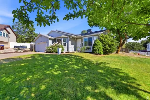 Exterior - 1206 E Moss Cir, Midvale, UT 84047 photo 6 of 7