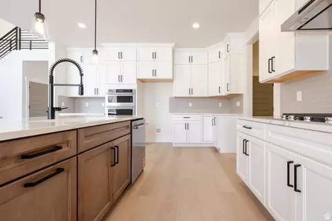 Kitchen - 63 E Wild Rose Dr #905, Mapleton, UT 84664 photo 4 of 7