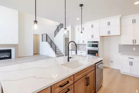 Kitchen - 63 E Wild Rose Dr #905, Mapleton, UT 84664 photo 7 of 7