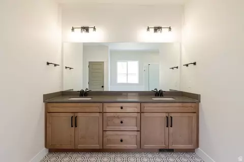 Bath - 63 E Wild Rose Dr #905, Mapleton, UT 84664 photo 2 of 5