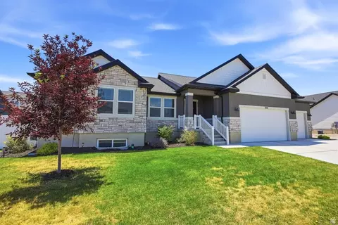 100 E Gilbert Peak Way, Eagle Mountain, UT 84005 photo 2