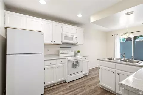 Kitchen - 449 W 200 N #3, Bountiful, UT 84010 photo 2 of 3