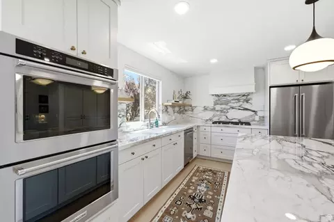 Kitchen - 2154 E New Horizon Dr, Sandy, UT 84093 photo 5 of 9