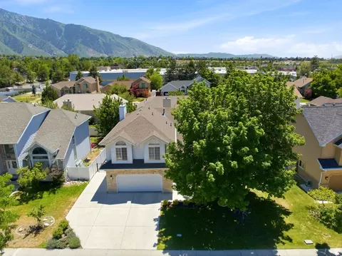 View/Area - 2154 E New Horizon Dr, Sandy, UT 84093 photo 3 of 11