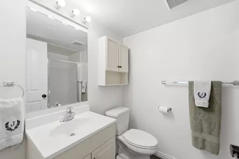 Bath - 2154 E New Horizon Dr, Sandy, UT 84093 photo 6 of 7